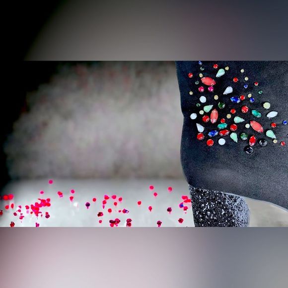 S♥️LD 💫. NIB BETSEY JOHNSON - LEA Suede Gemstone Embellished Booties♥️ - Picture 8 of 11
